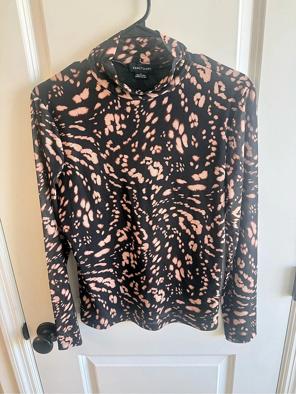 Sanctuary Animal Print Long Sleeve Top in Black & Pink Like New